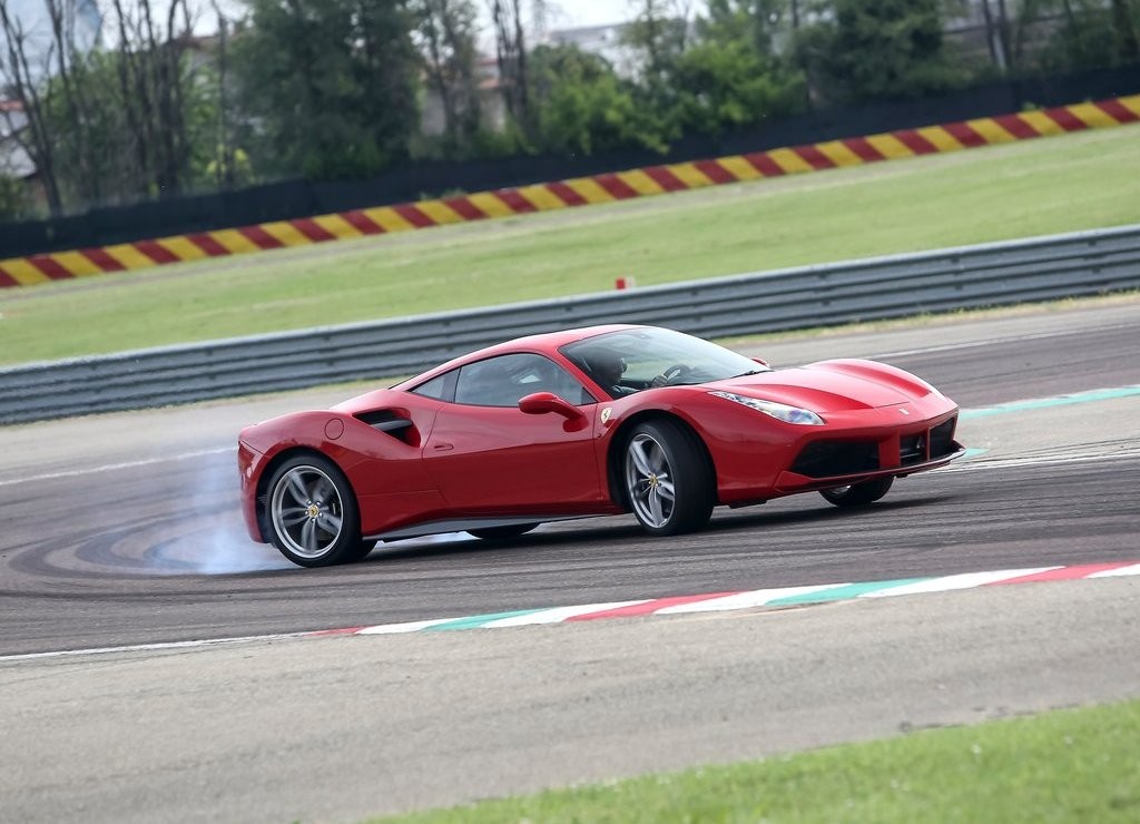 FERRARI F488 GTB, foto 13