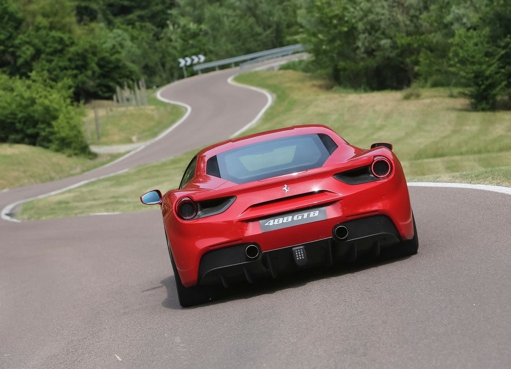 FERRARI F488 GTB, foto 32