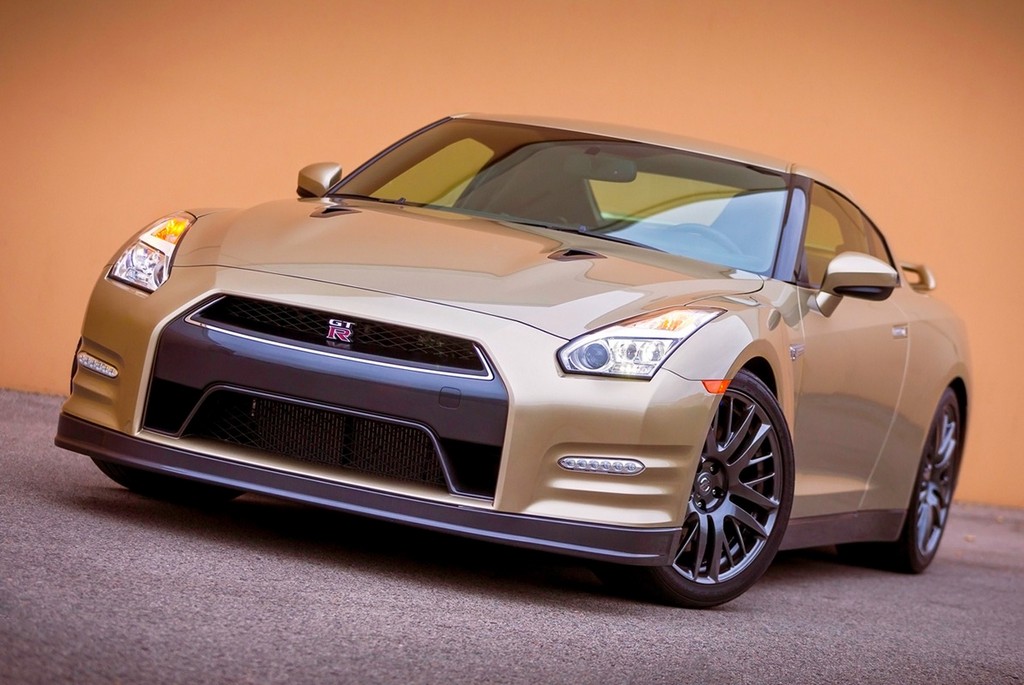 2016 - NISSAN GT-R 45TH ANNIVERSARY GOLD EDITION, foto 1