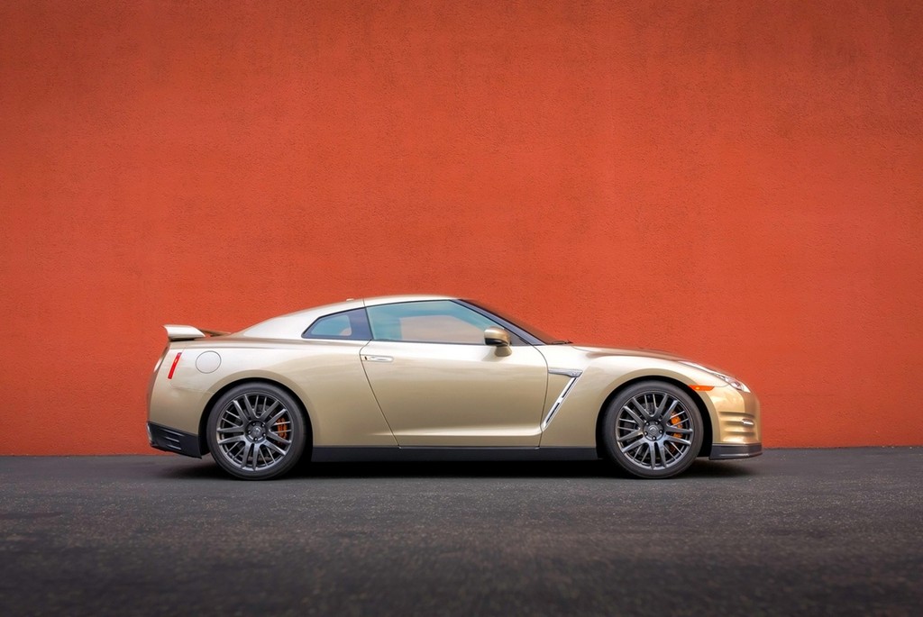 2016 - NISSAN GT-R 45TH ANNIVERSARY GOLD EDITION, foto 2