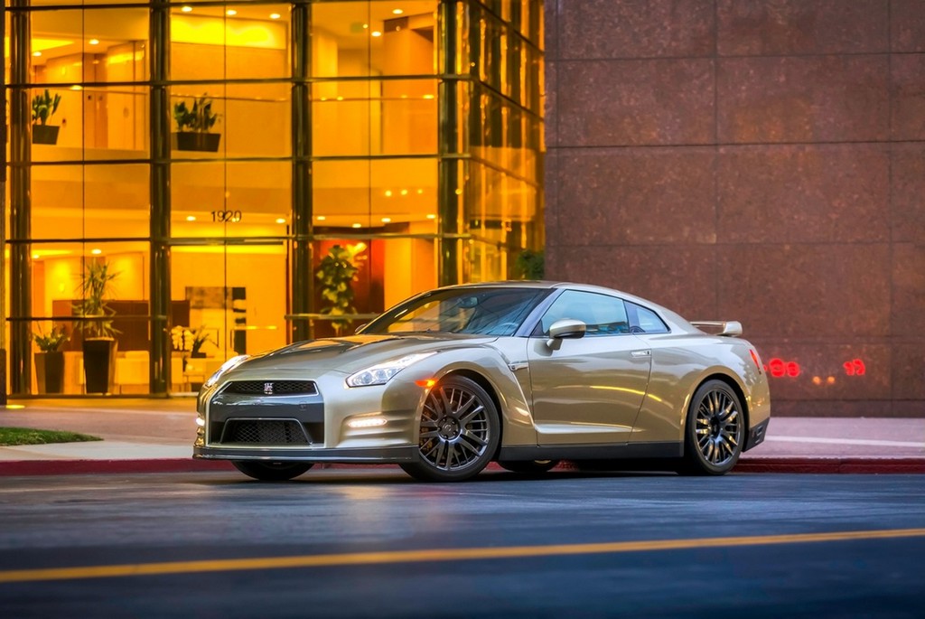 2016 - NISSAN GT-R 45TH ANNIVERSARY GOLD EDITION, foto 4