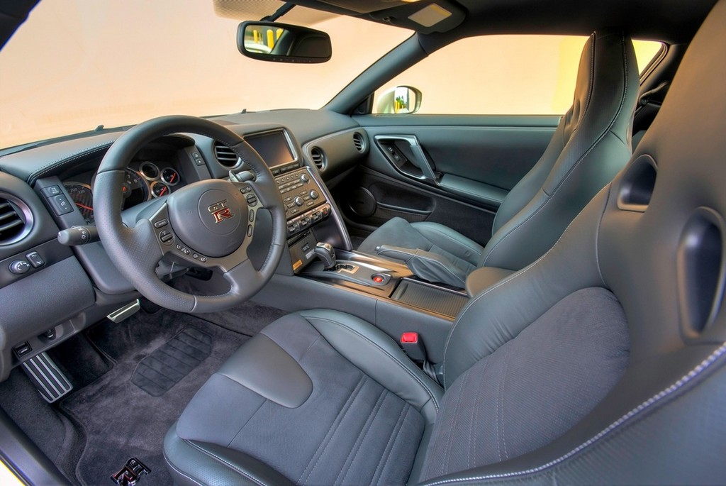 2016 - NISSAN GT-R 45TH ANNIVERSARY GOLD EDITION, foto 14