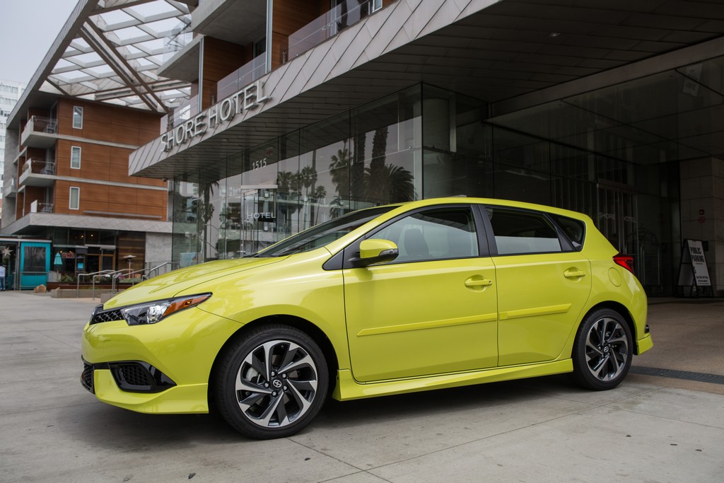 2016 - SCION iM, foto 1