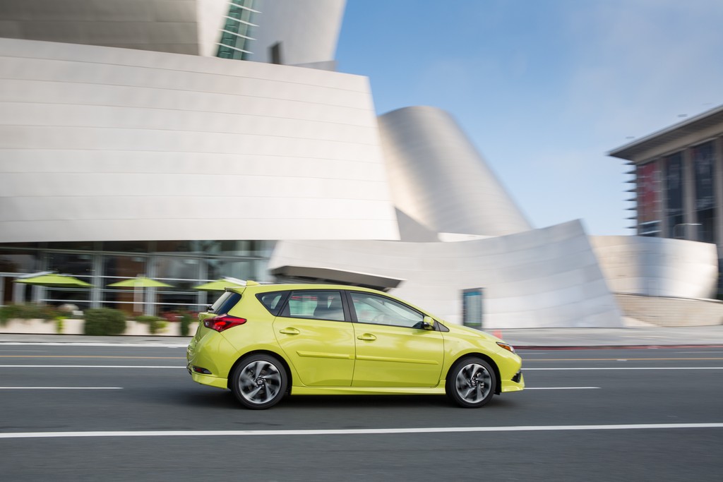 2016 - SCION iM, foto 2