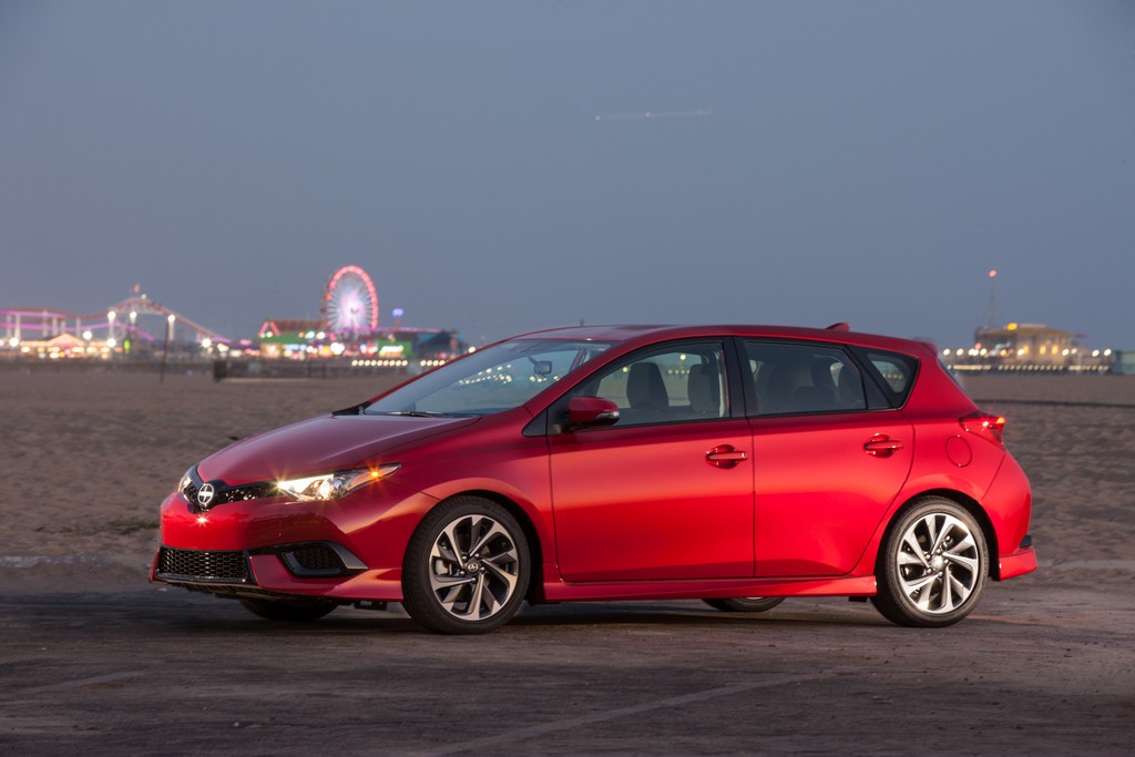 2016 - SCION iM, foto 30