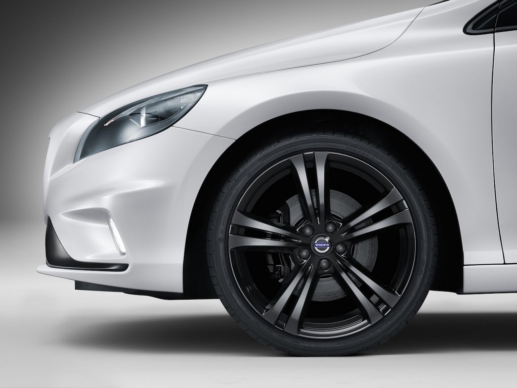 2015 - VOLVO V40 CARBON EDITION, foto 2