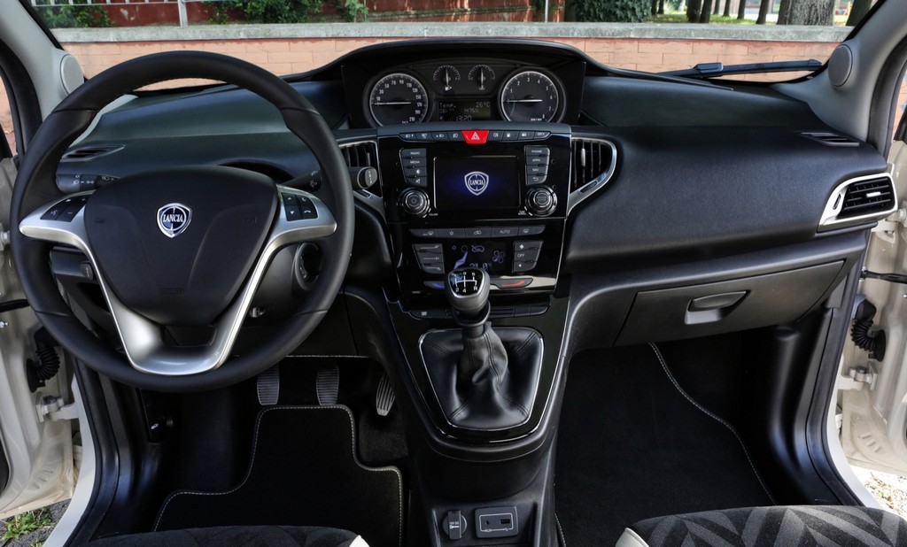 LANCIA YPSILON, foto 30