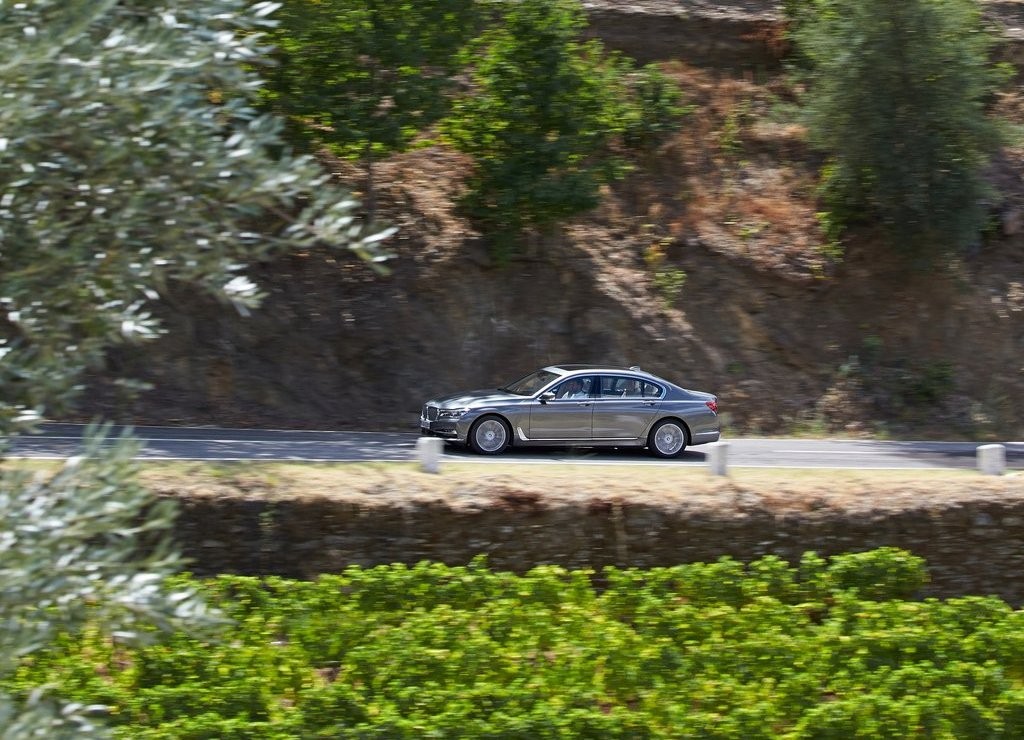 2016 - BMW 750Li, foto 32