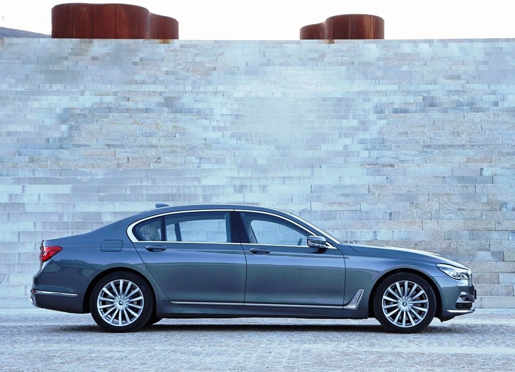 2016 - BMW 750Li, foto 34