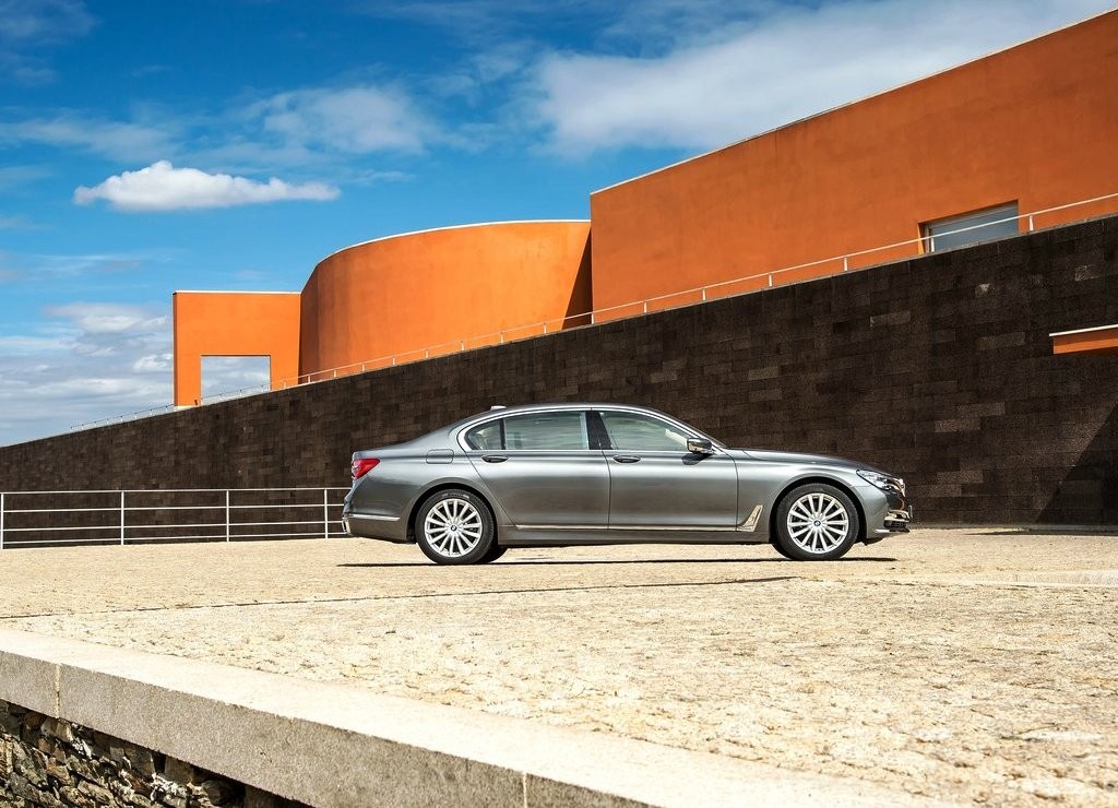 2016 - BMW 750Li, foto 35