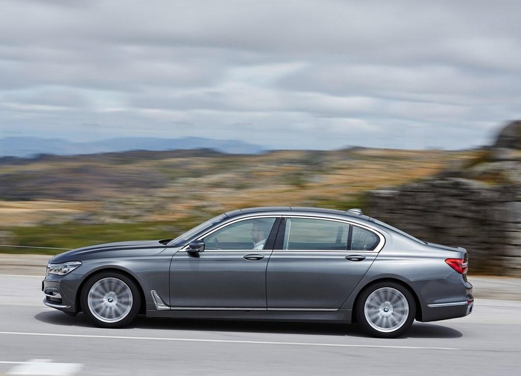 2016 - BMW 750Li, foto 38