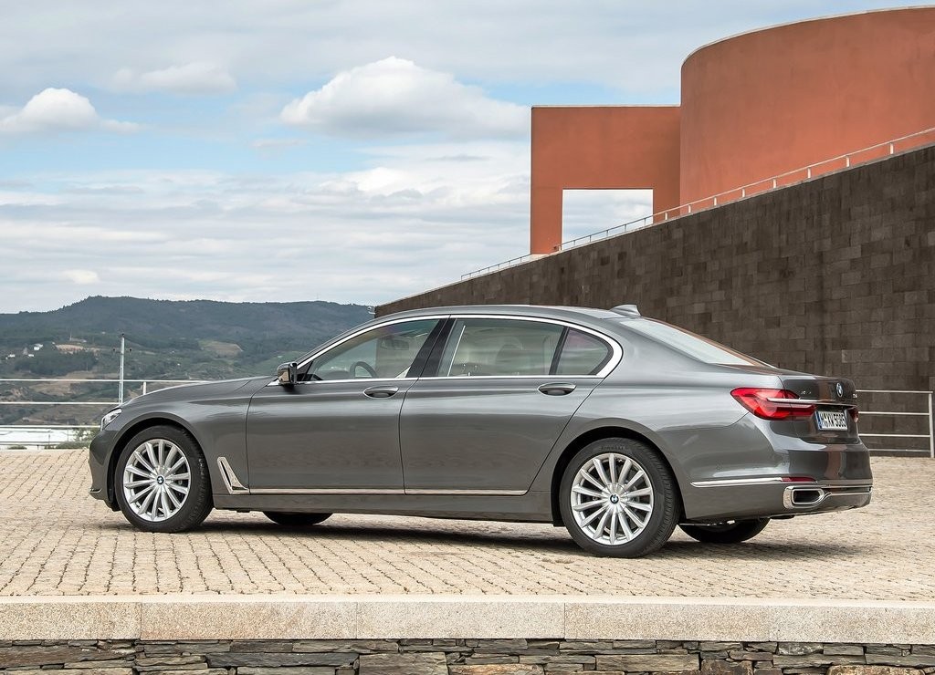 2016 - BMW 750Li, foto 48