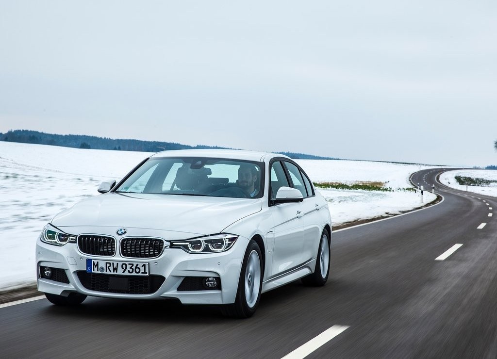 2016 - BMW 330e SEDAN PLUG-IN HYBRID, foto 4