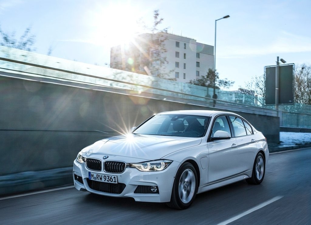 2016 - BMW 330e SEDAN PLUG-IN HYBRID, foto 5