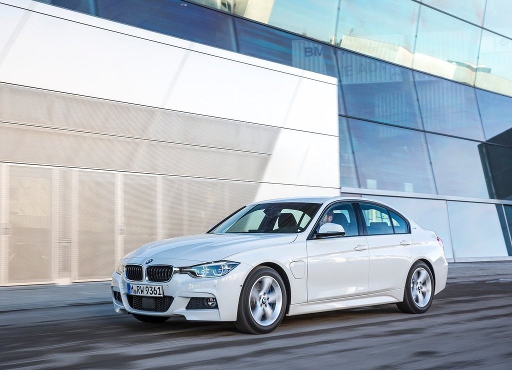 2016 - BMW 330e SEDAN PLUG-IN HYBRID, foto 6