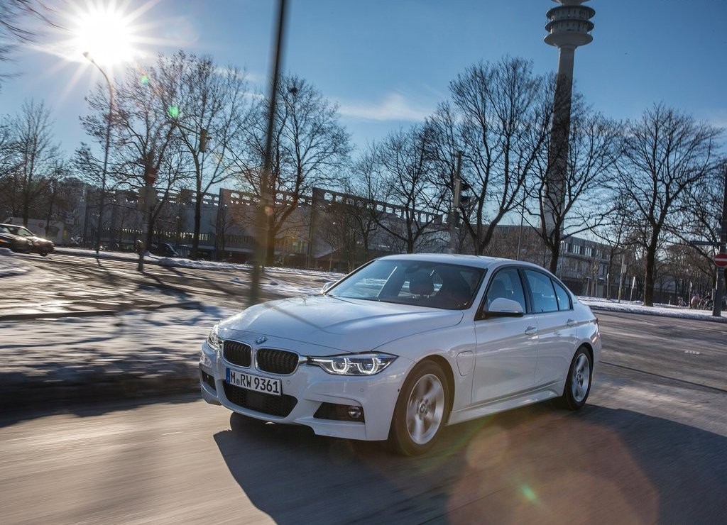 2016 - BMW 330e SEDAN PLUG-IN HYBRID, foto 7