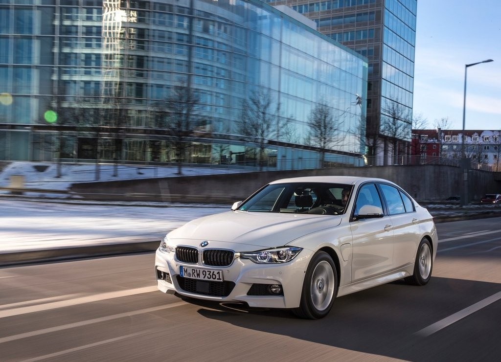 2016 - BMW 330e SEDAN PLUG-IN HYBRID, foto 8