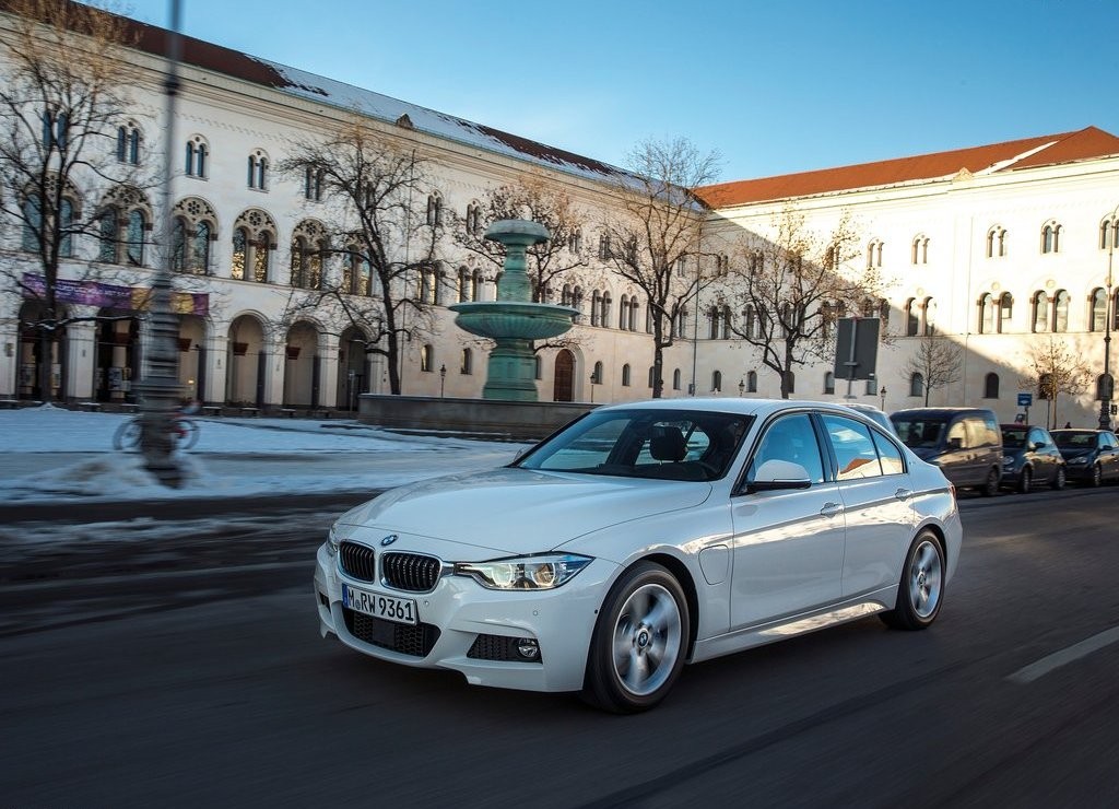 2016 - BMW 330e SEDAN PLUG-IN HYBRID, foto 10