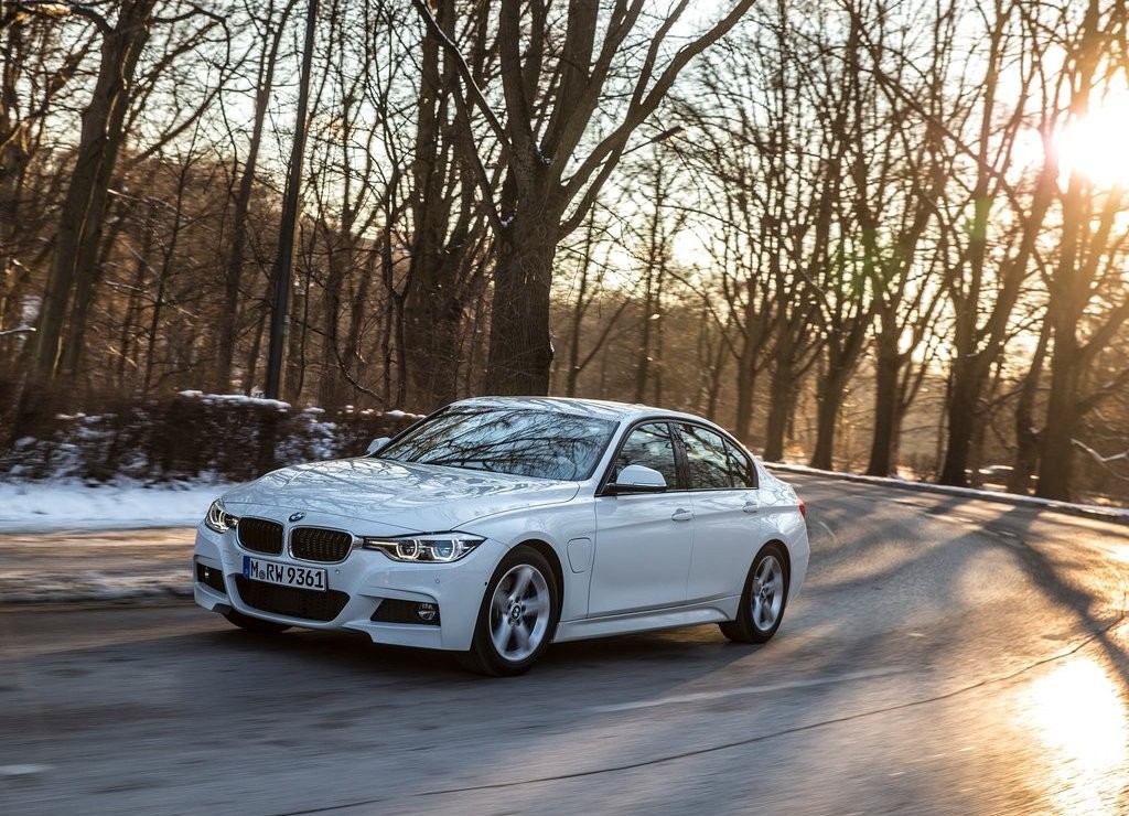 2016 - BMW 330e SEDAN PLUG-IN HYBRID, foto 14