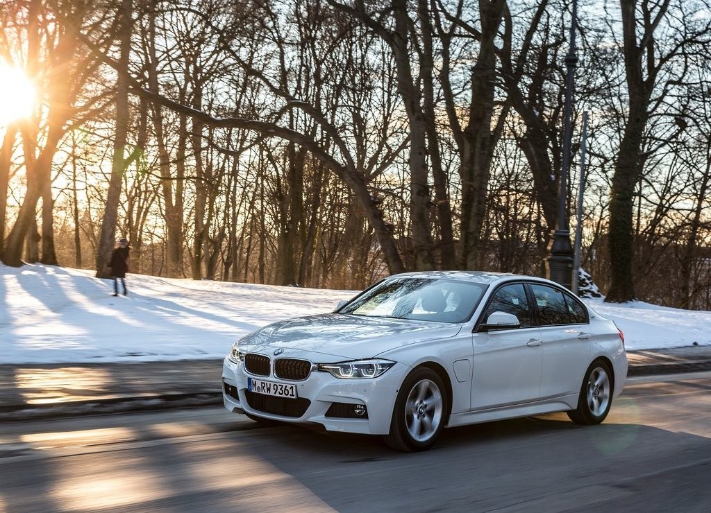 2016 - BMW 330e SEDAN PLUG-IN HYBRID, foto 15