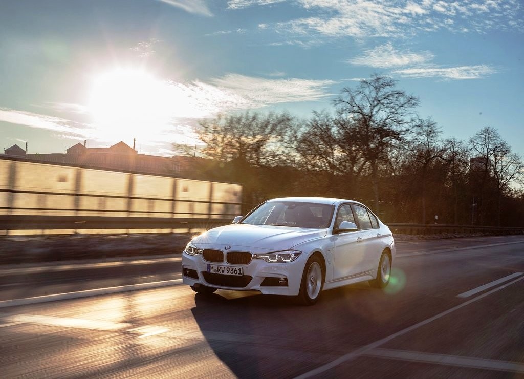 2016 - BMW 330e SEDAN PLUG-IN HYBRID, foto 16