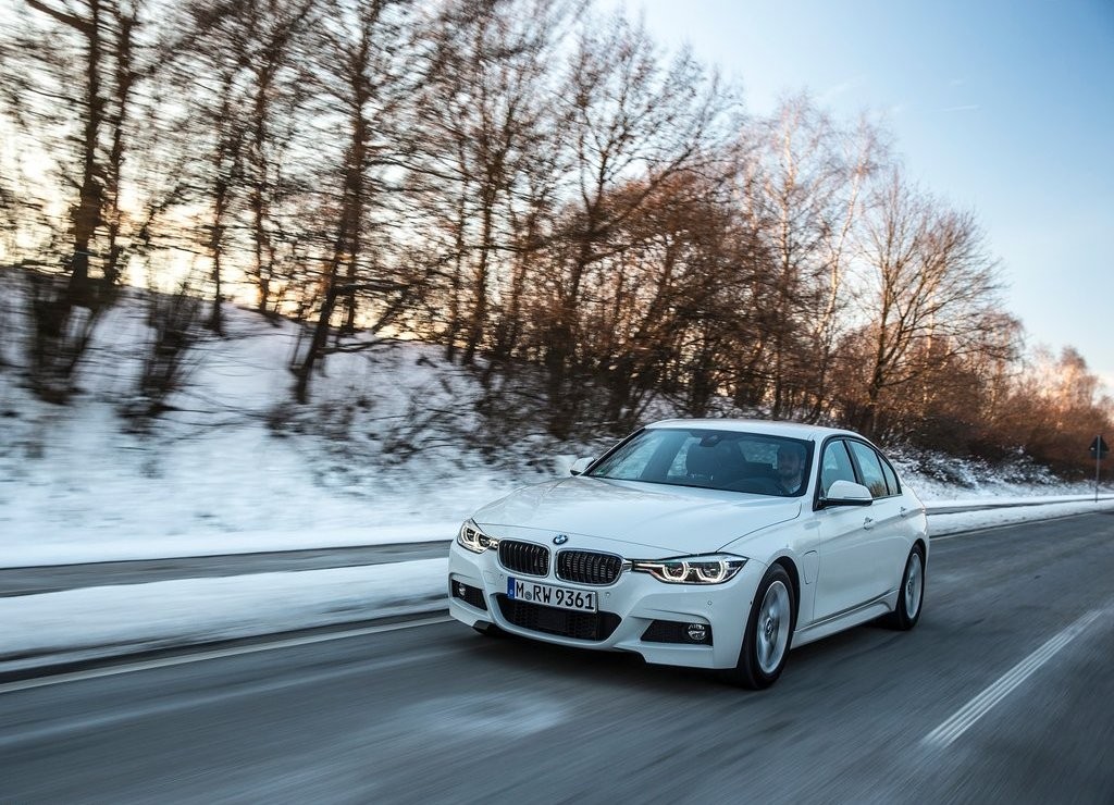 2016 - BMW 330e SEDAN PLUG-IN HYBRID, foto 18