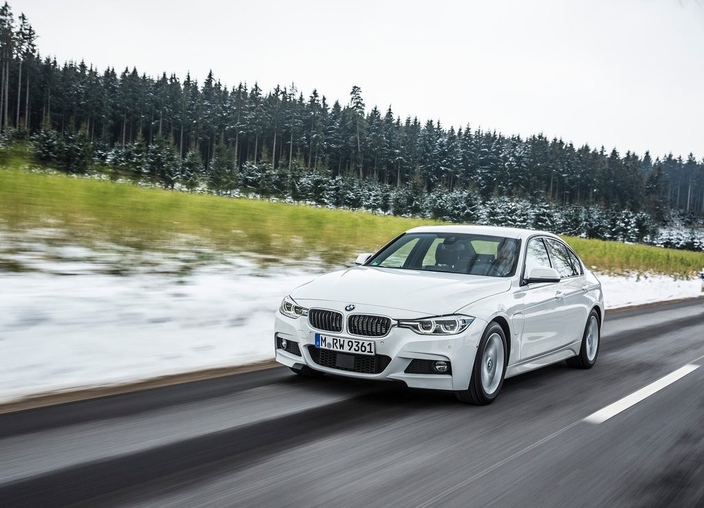 2016 - BMW 330e SEDAN PLUG-IN HYBRID, foto 19