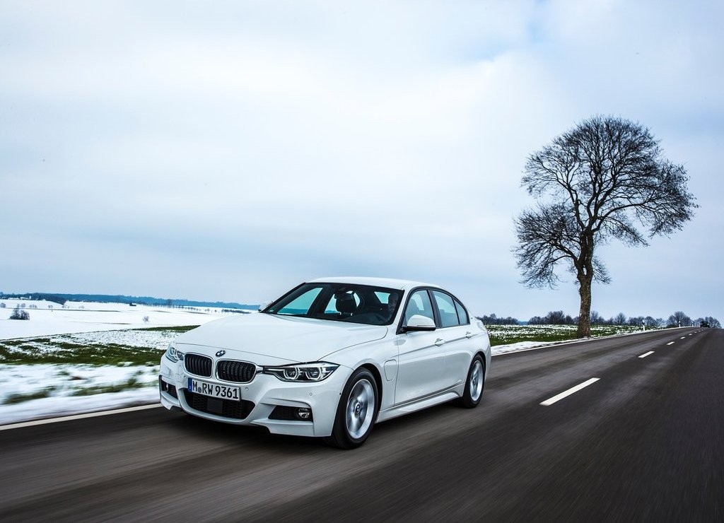 2016 - BMW 330e SEDAN PLUG-IN HYBRID, foto 20