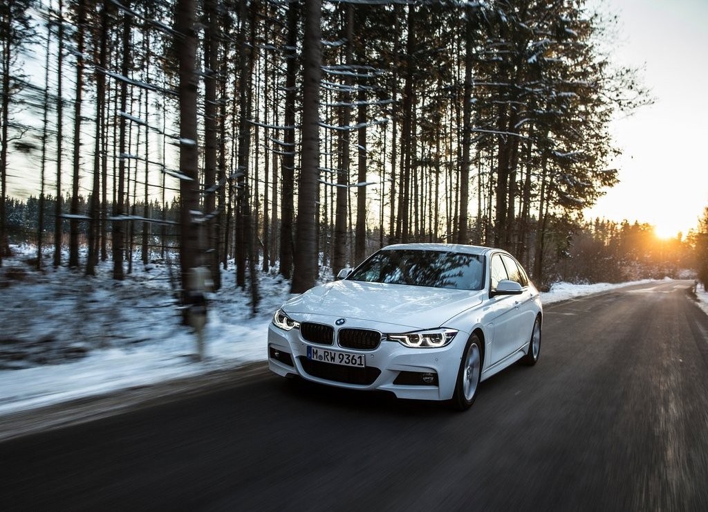 2016 - BMW 330e SEDAN PLUG-IN HYBRID, foto 21