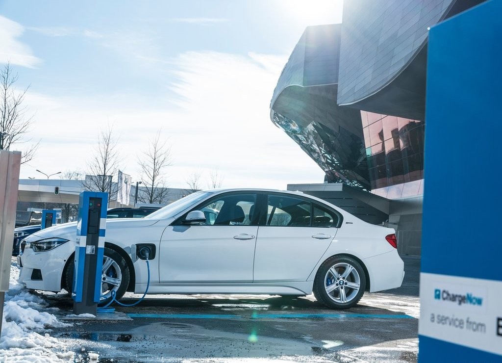 2016 - BMW 330e SEDAN PLUG-IN HYBRID, foto 26