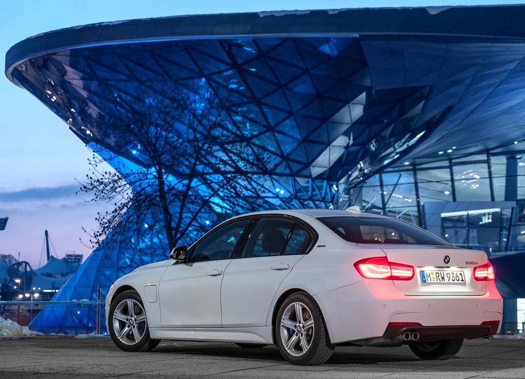 2016 - BMW 330e SEDAN PLUG-IN HYBRID, foto 29