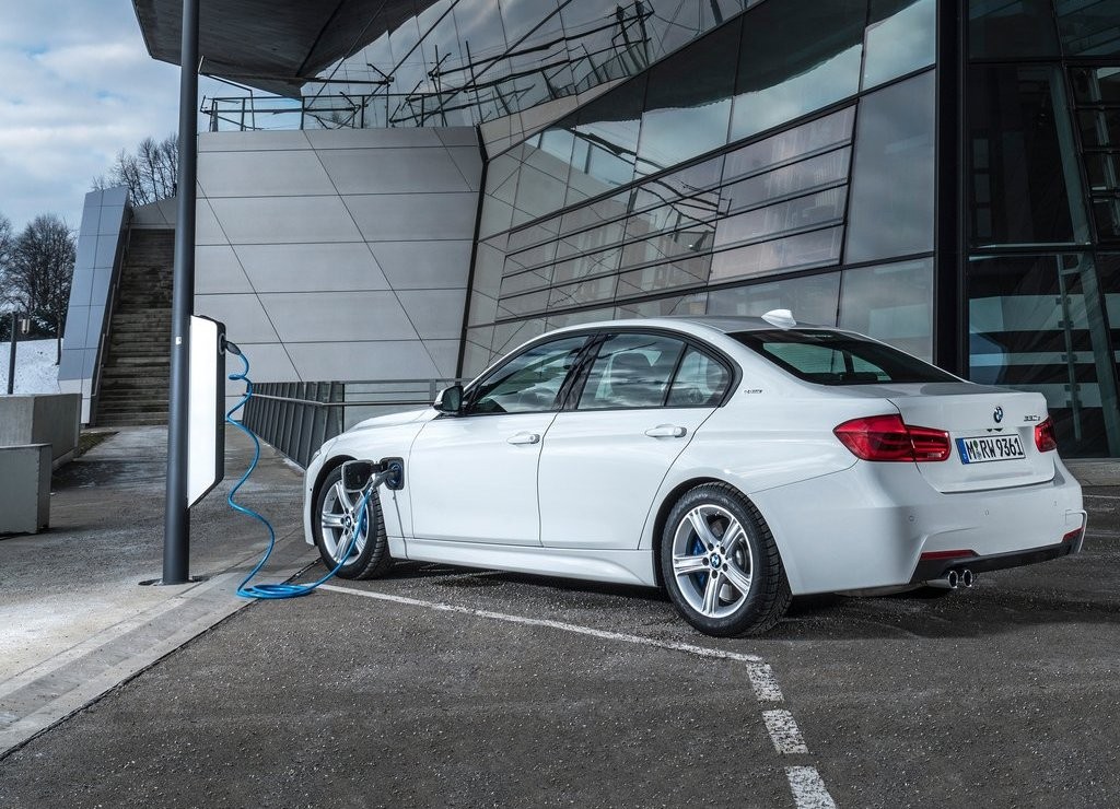 2016 - BMW 330e SEDAN PLUG-IN HYBRID, foto 36