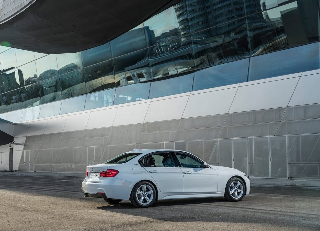 2016 - BMW 330e SEDAN PLUG-IN HYBRID, foto 39