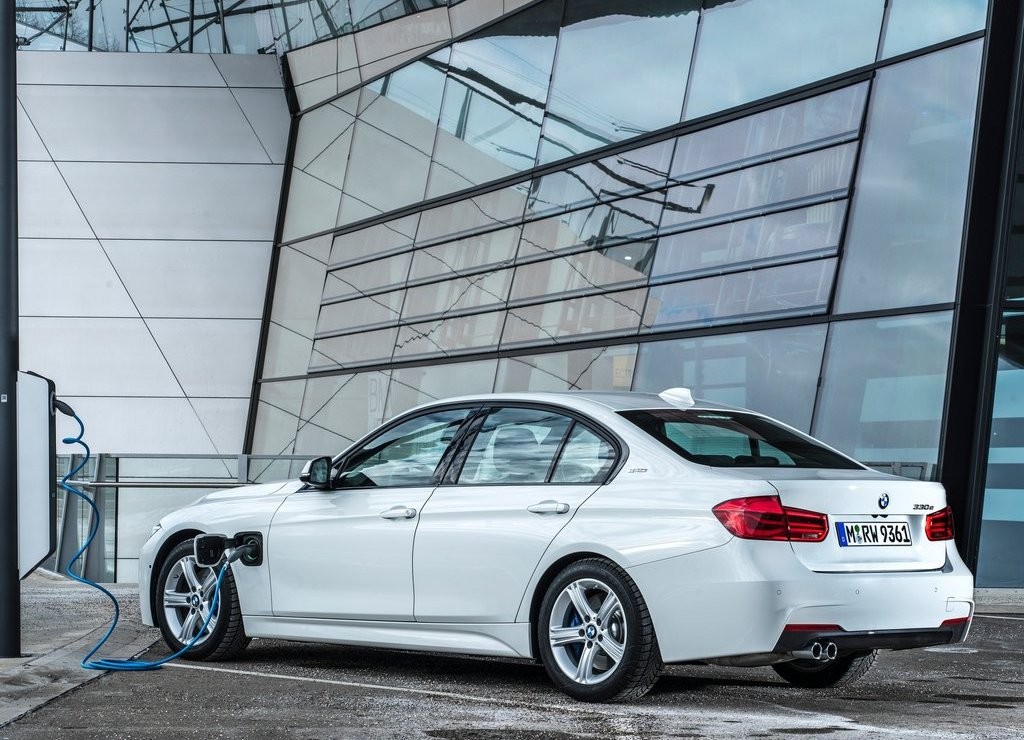2016 - BMW 330e SEDAN PLUG-IN HYBRID, foto 40