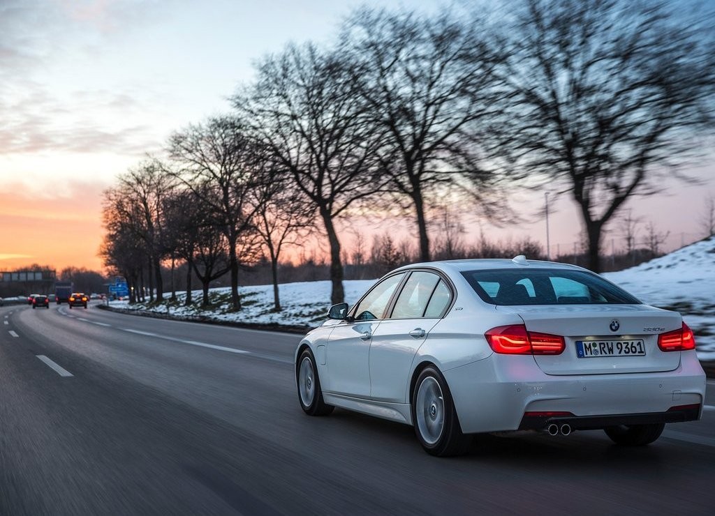 2016 - BMW 330e SEDAN PLUG-IN HYBRID, foto 42