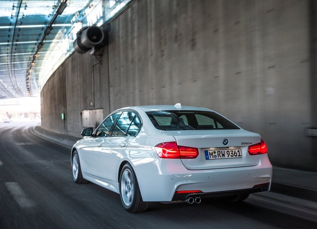 2016 - BMW 330e SEDAN PLUG-IN HYBRID, foto 45