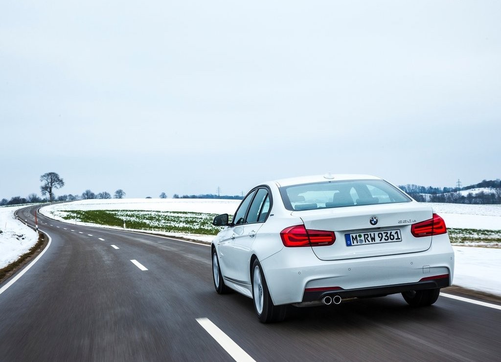 2016 - BMW 330e SEDAN PLUG-IN HYBRID, foto 47