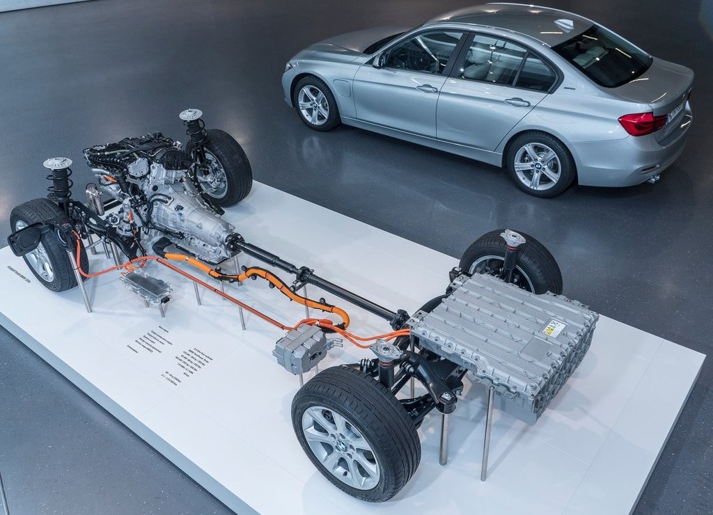2016 - BMW 330e SEDAN PLUG-IN HYBRID, foto 49