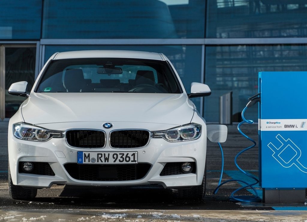 2016 - BMW 330e SEDAN PLUG-IN HYBRID, foto 50