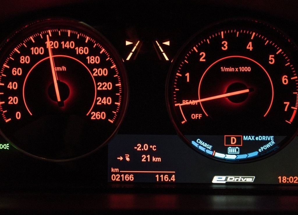 2016 - BMW 330e SEDAN PLUG-IN HYBRID, foto 63