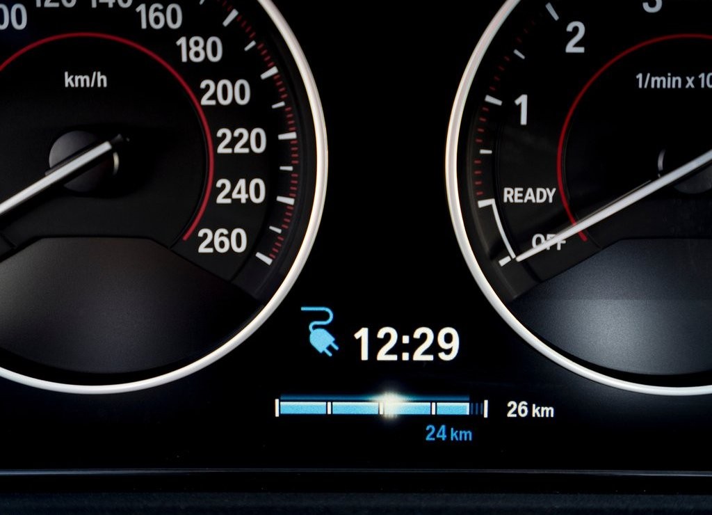 2016 - BMW 330e SEDAN PLUG-IN HYBRID, foto 64