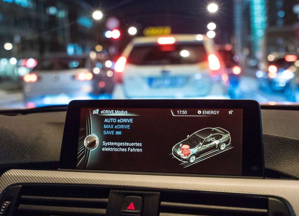 2016 - BMW 330e SEDAN PLUG-IN HYBRID, foto 66