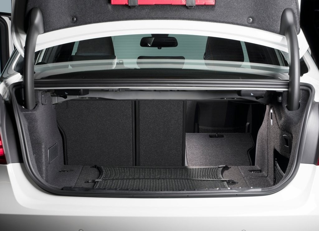 2016 - BMW 330e SEDAN PLUG-IN HYBRID, foto 71