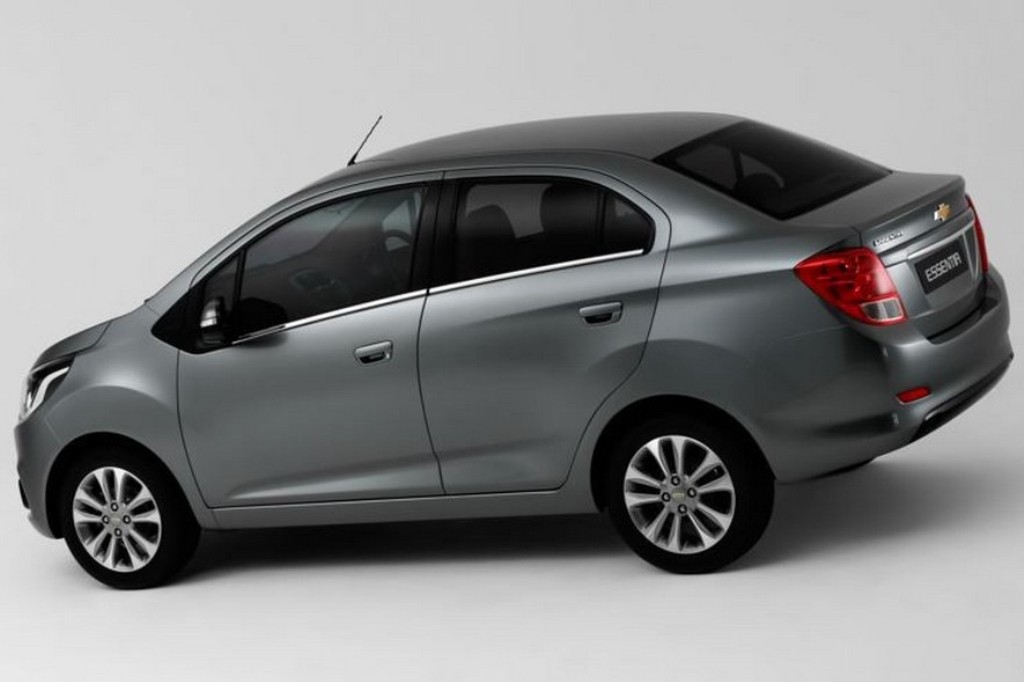 2016 - CHEVROLET ESSENTIA, foto 2