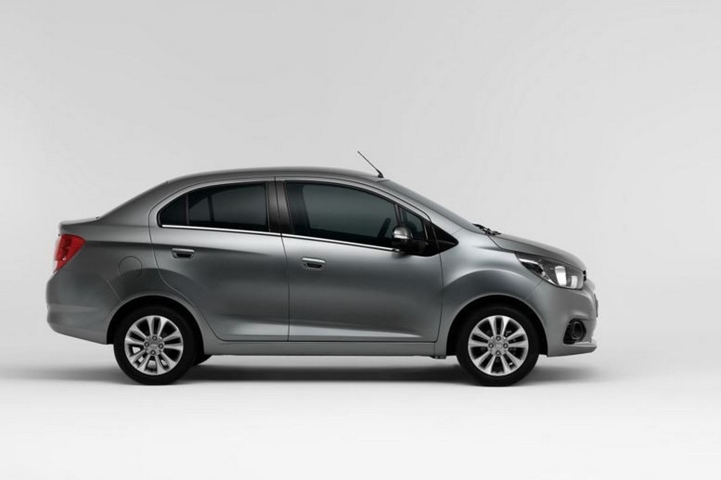 2016 - CHEVROLET ESSENTIA, foto 3