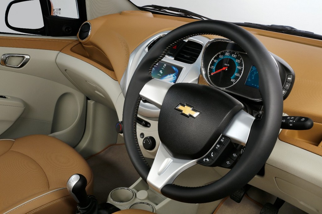 2016 - CHEVROLET ESSENTIA, foto 6