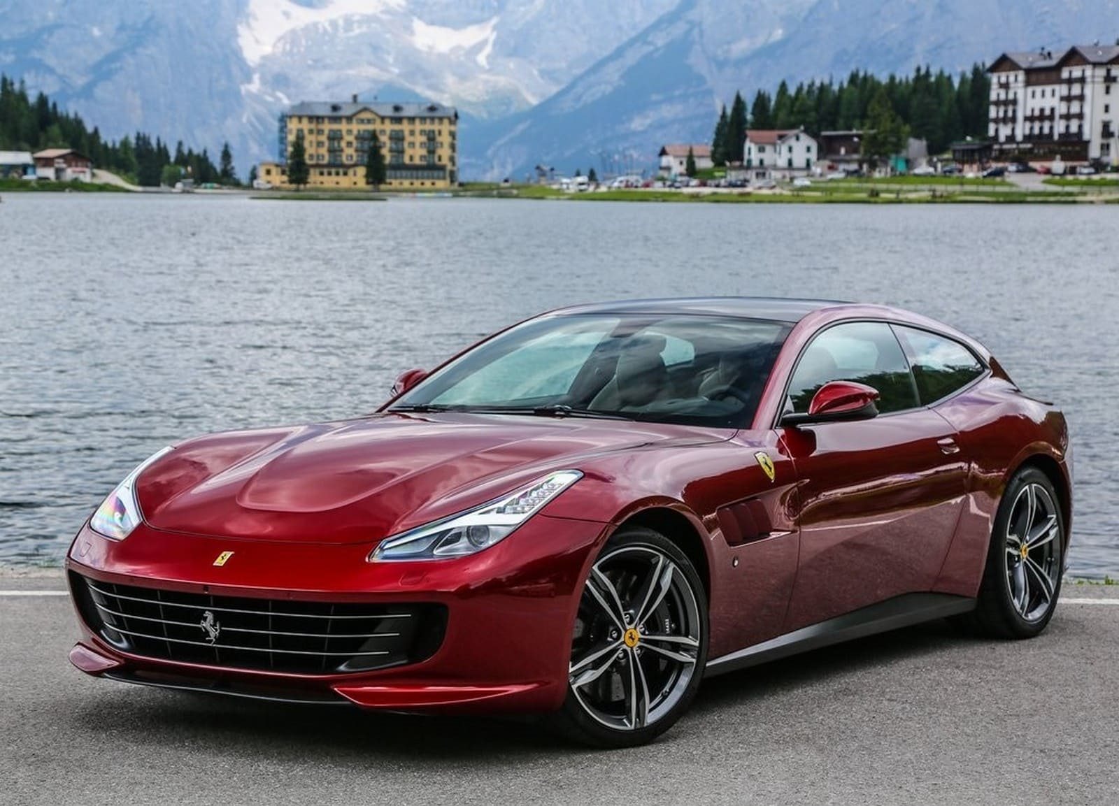 FERRARI GTC4LUSSO, foto 1