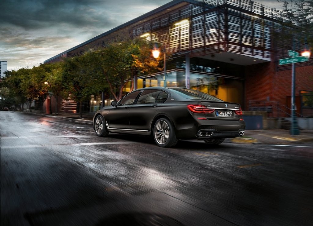 2017 - BMW M760Li, foto 3