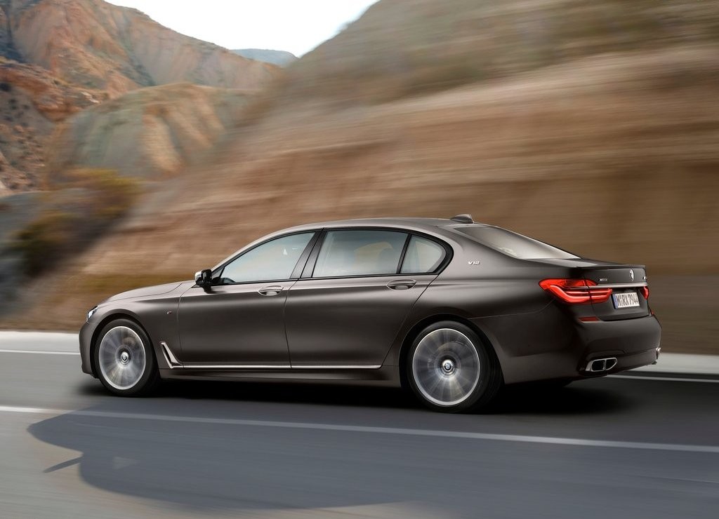 2017 - BMW M760Li, foto 4
