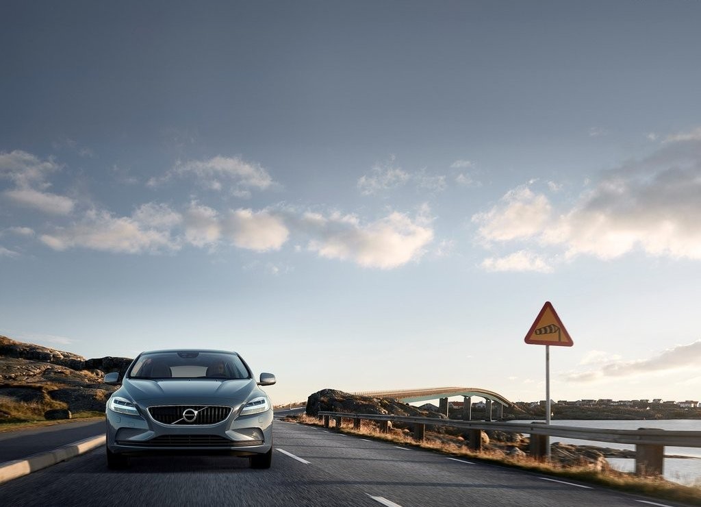 2017 - VOLVO V40, foto 16